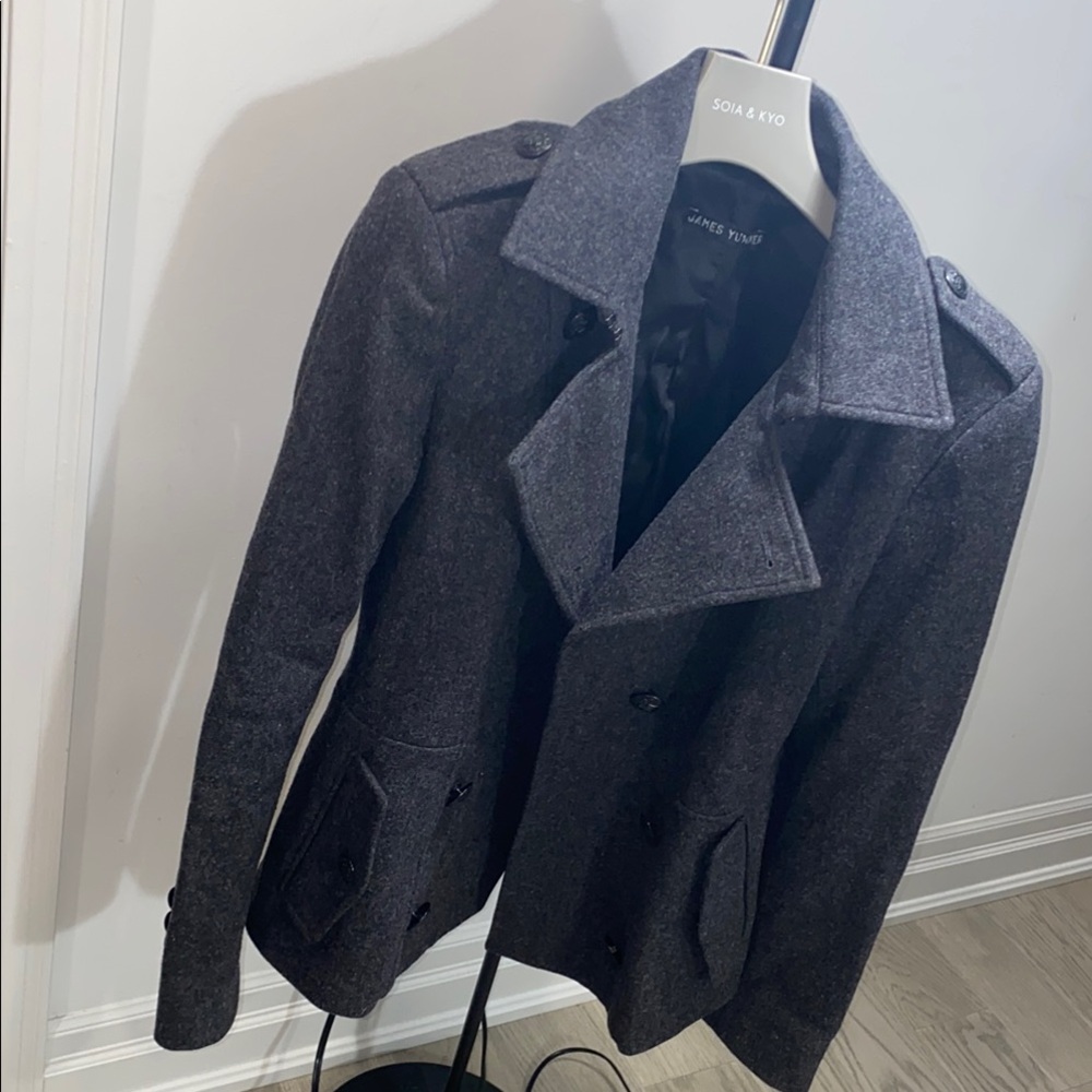 Sophisticated Gray Peacoat with Dual-Layered Collar